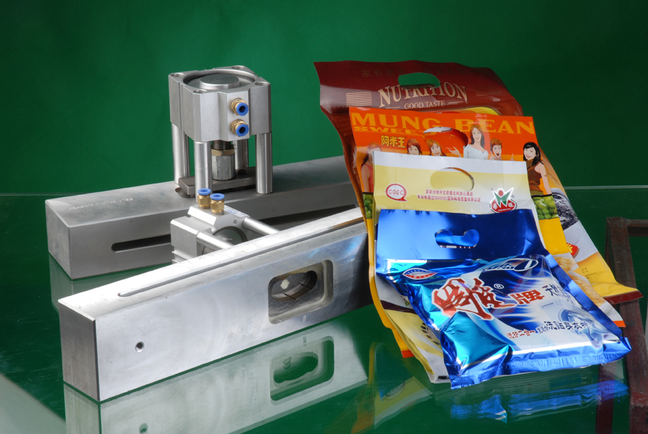 handle hole punch for laundry detergent bags